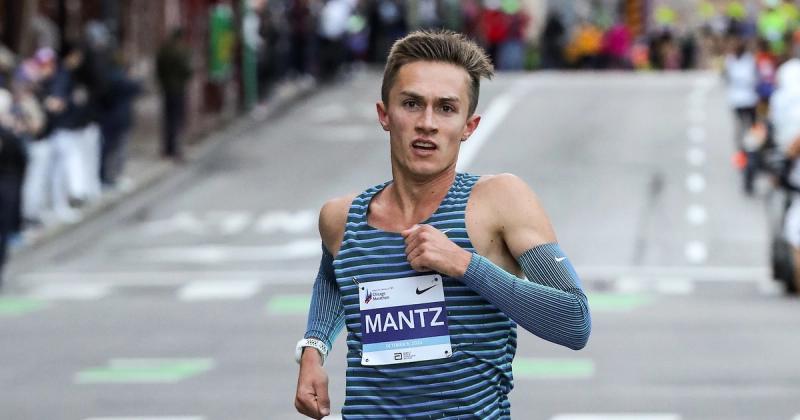 Connor Mantz running his debut at the 2022 Chicago Marathon.