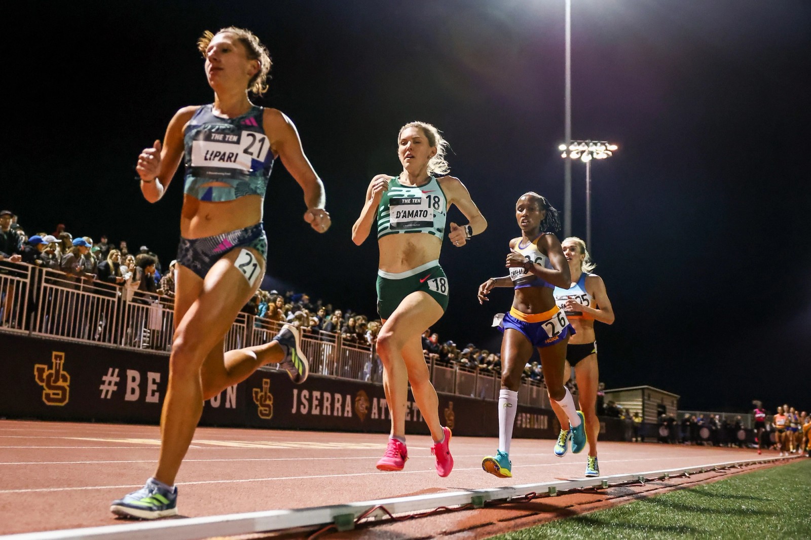 Emily Lipari and Kiera D'Amato lead chase pack at The Ten.