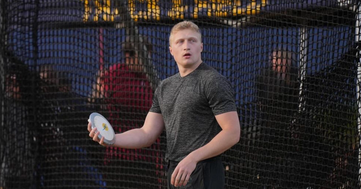 Mykolas Alekena preparing to throw discus. 