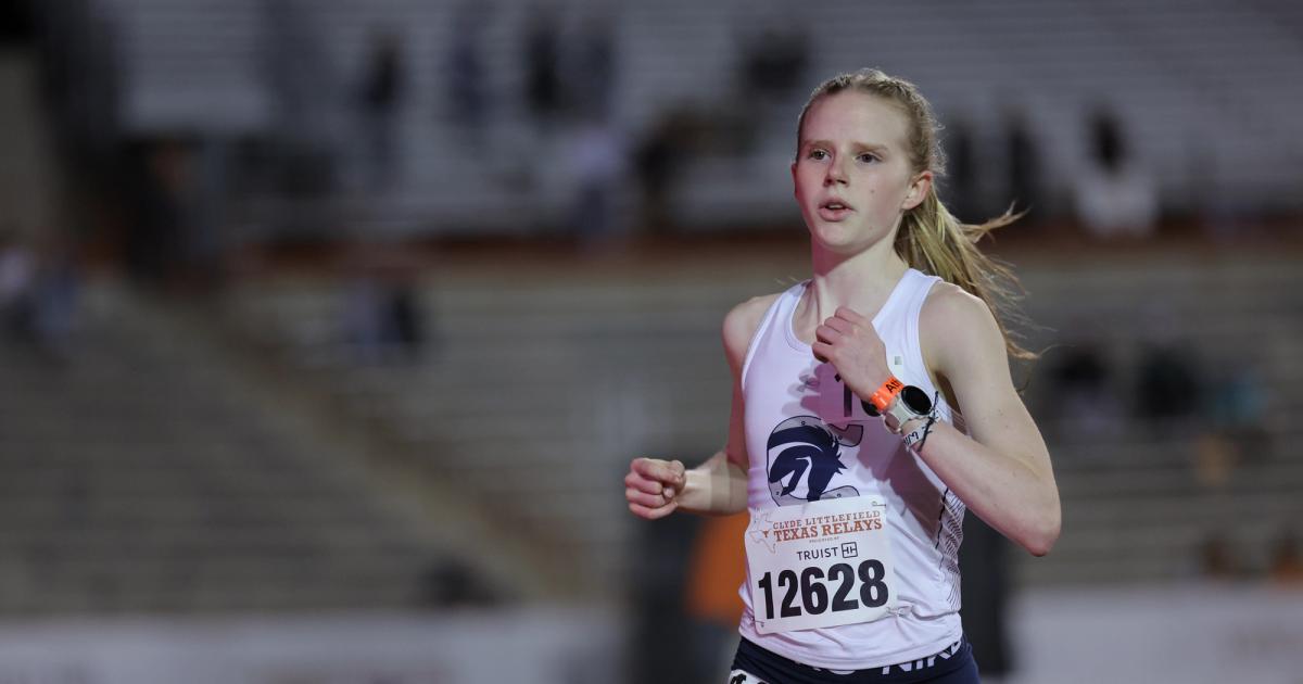 Elizabeth Leachman breaking the U.S. High School 5000m Record at the 2024 Texas Relays.