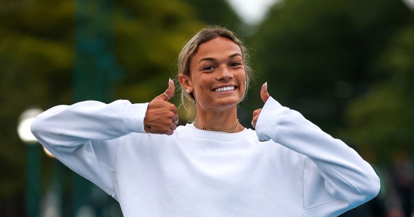 World championship bronze medalist Anna Hall gives a thumbs up