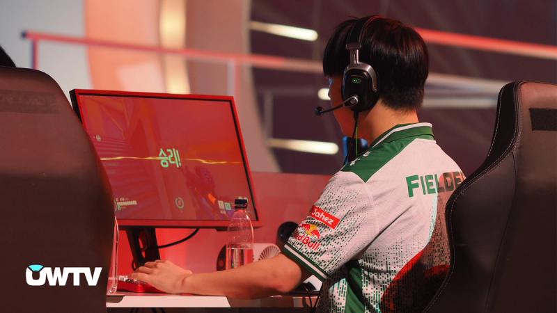 Fielder victorious at the end of New Junk City.