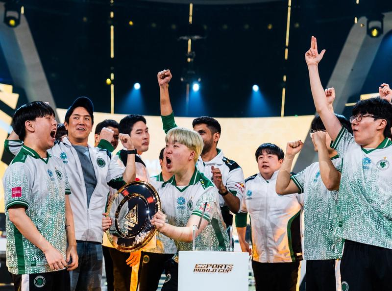 Team Falcons lift the 2025 Midseason Championship trophy at the Esports World Cup.