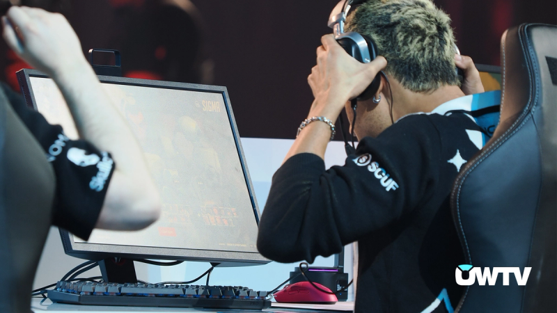 Sugarfree taking his seat to kick things off against VARREL.