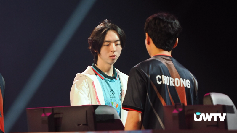 Simple and CH0R0NG at the end of their clash.