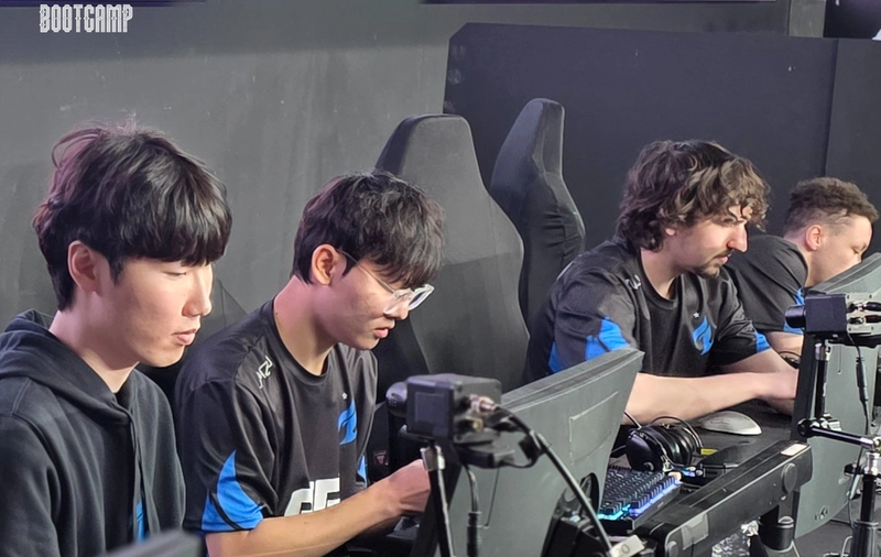 Dallas Fuel prepare for their game against T1