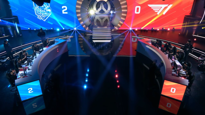 Crazy Raccoon and T1 take their seats.