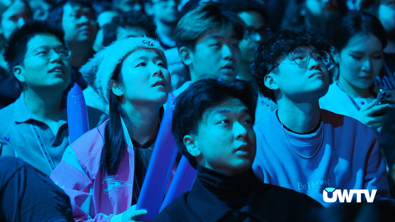 Weibo's dedicated fans' hopes hanging by a thread.