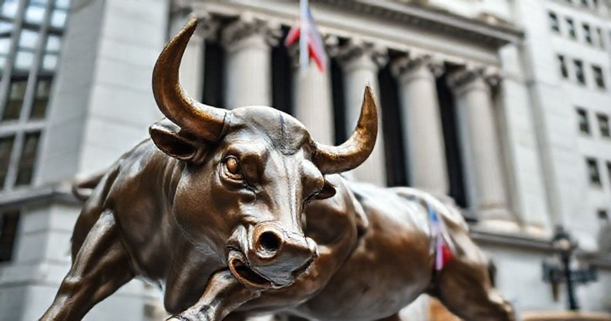 Wall Street Extends Bull Run in 2025, Shaking Off Tariff Turmoil and Fed Friction