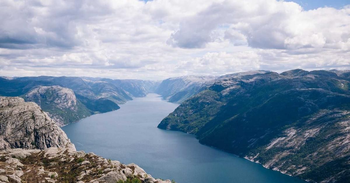 Ellen DeGeneres' $27.4M SoCal Buy: A Signal for Real Estate Traders?