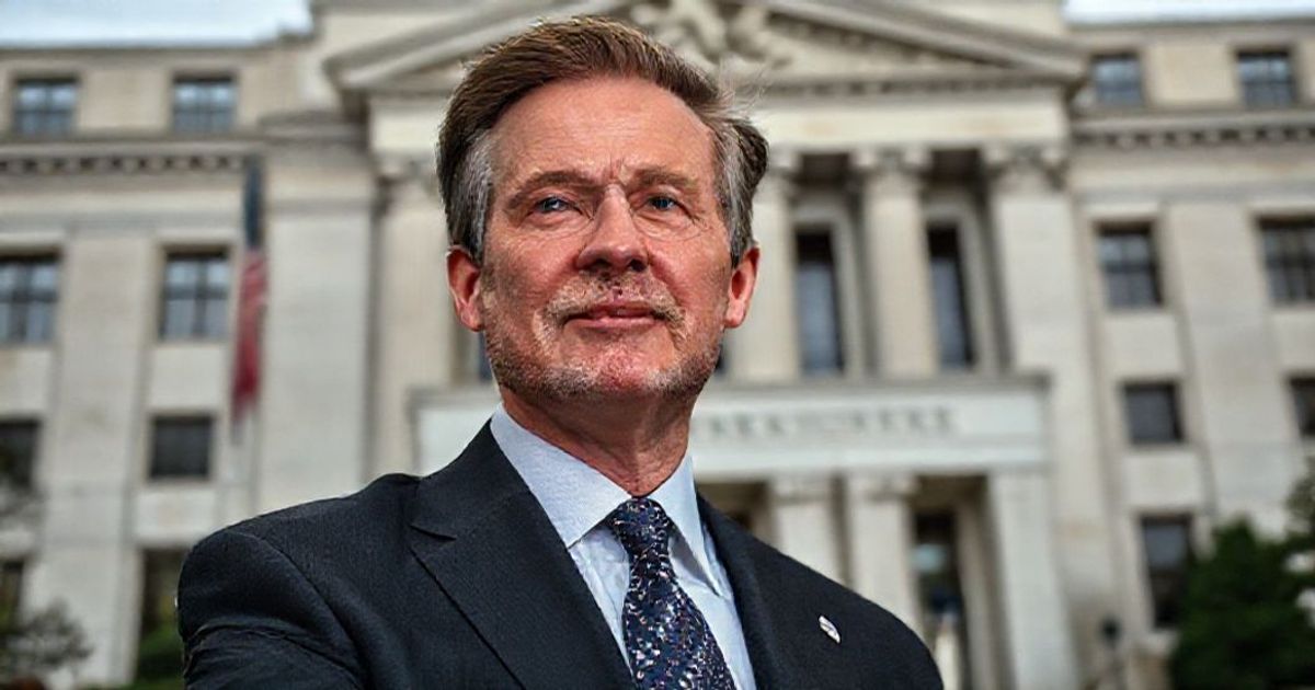 Trump's Fed Chair Search Intensifies: Christopher Waller Emerges as Strong Contender After 'Impressive' Interview