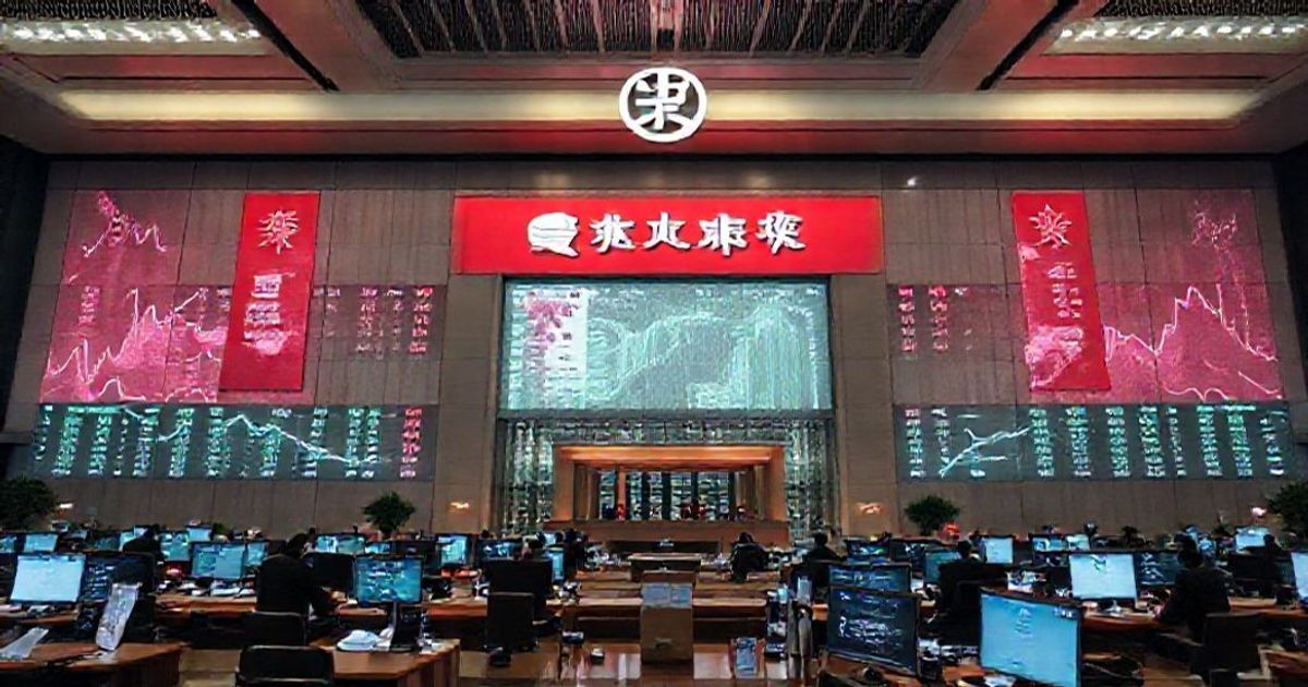 PBOC Sets Yuan Midpoint at 15-Month High, Signaling Controlled Appreciation Strategy