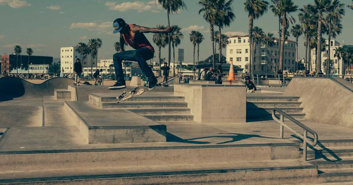 Meme Coins & AI Crypto Post Negative Returns in 2025 Narrative Shift