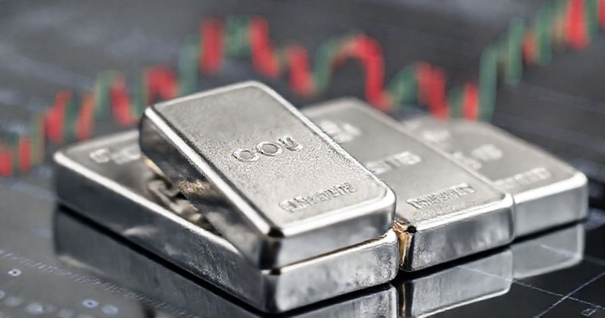 Silver Soars: Technical Breakout Puts $70.70 Target in Focus as Bears Retreat