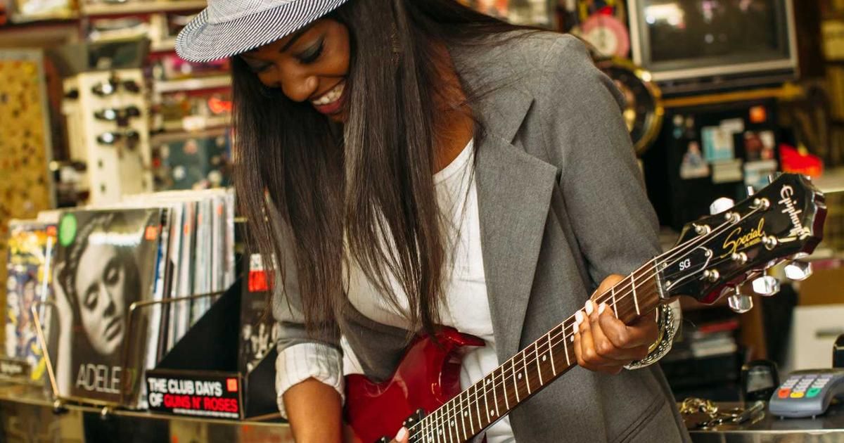 2025 Crypto Outlook: Solana Whale Buys vs MSTR Scrutiny