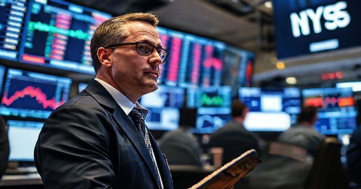 Wall St Hovers Near Record Highs in Quiet Post-Holiday Trading