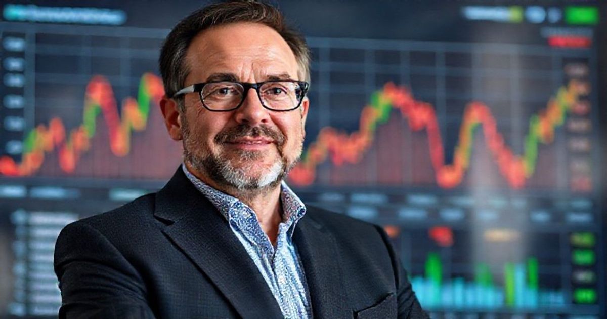 Bearish Saylor Sentiment Signals Potential Bitcoin Bottom in 2024