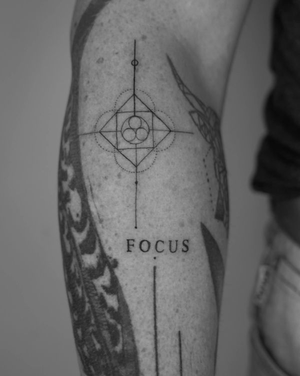 Geometric shape, Text ‘FOCUS’