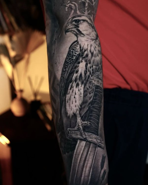Eagle, Sword