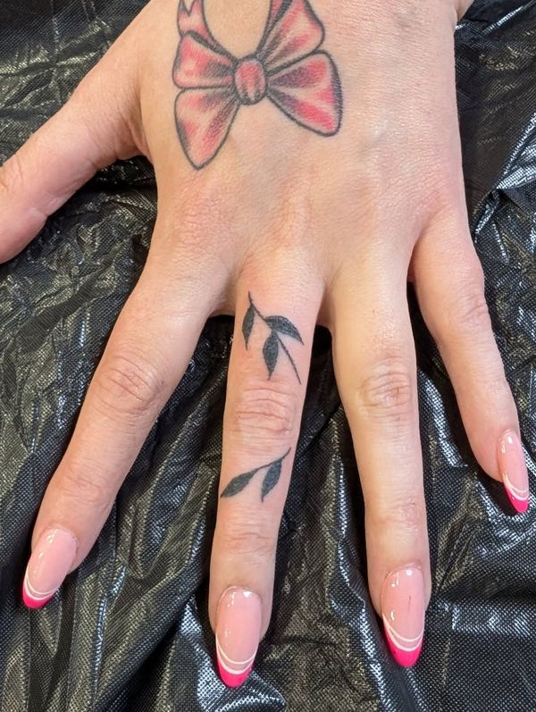 Bow, Leaves