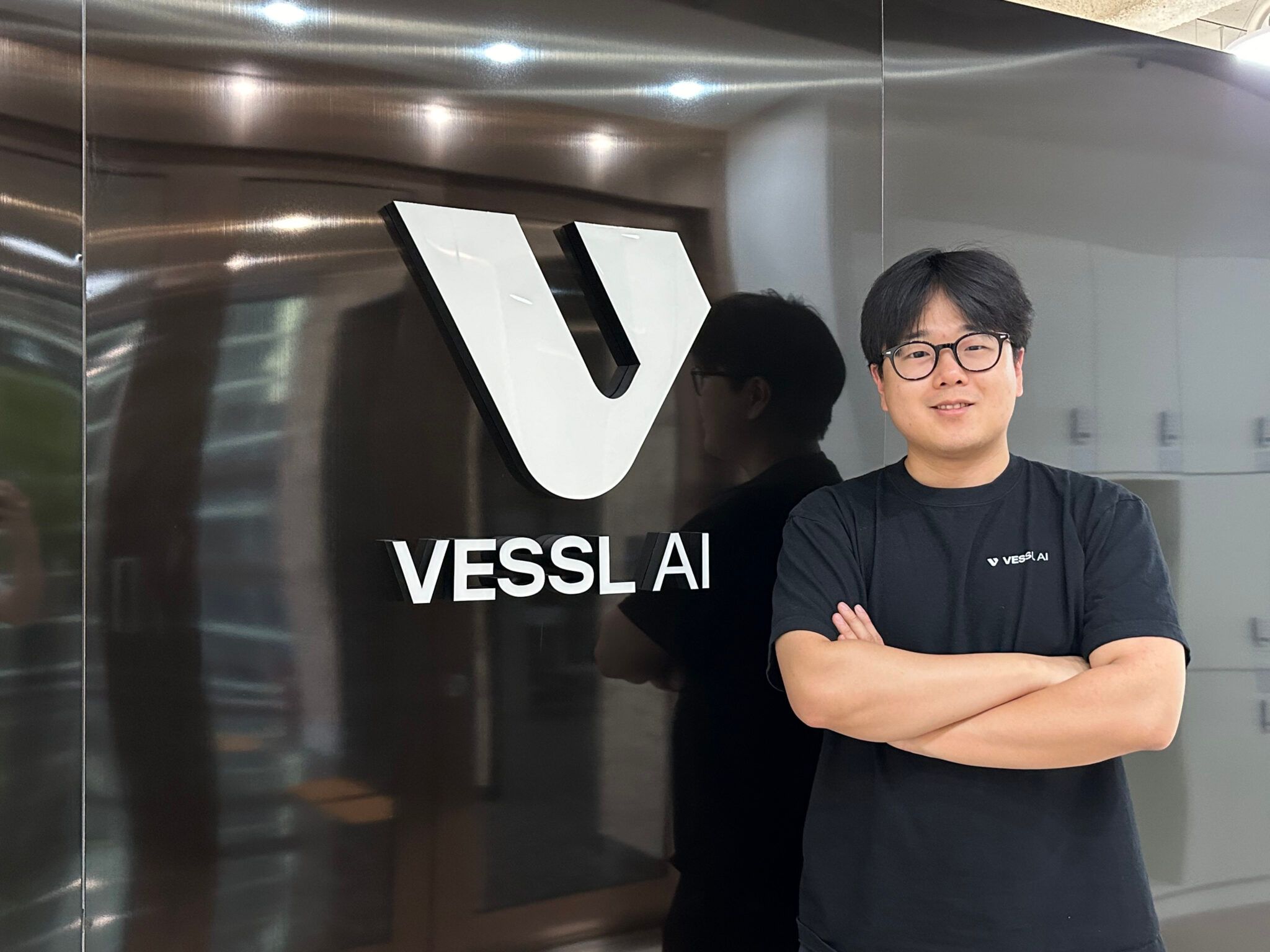 카이스트(KAIST) 출신의 안재만 대표가 베슬AI를 설립한 것은 지난 2020년의 일이다. 이후 머신러닝 모델과 Generative AI & LLM 수십 개를 어떤 클라우드에서든 쉽고 빠르게 AI 실험, 학습, 배포하고 지속해서 운영, 개선할 수 있는 End to End ML옵스 플랫폼을 무기로 2021년 미국 캘리포니아 주 San Mateo에 본사를 설립하기도 했다. 현재는 200억 규모의 시리즈 A 라운드를 진행 중이다.