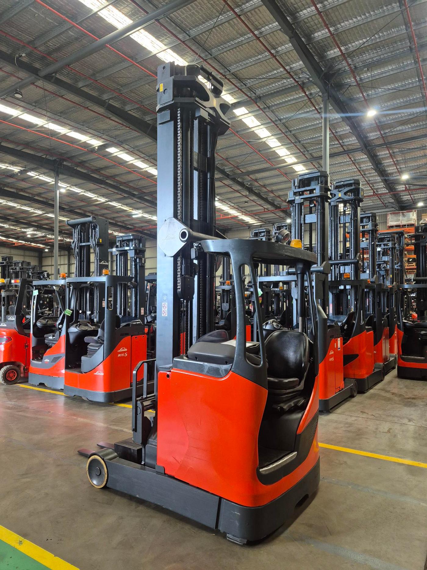 Linde R16HD reach truck, photo 1