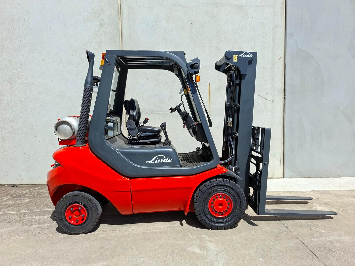 Linde H25T LPG forklift, photo 1