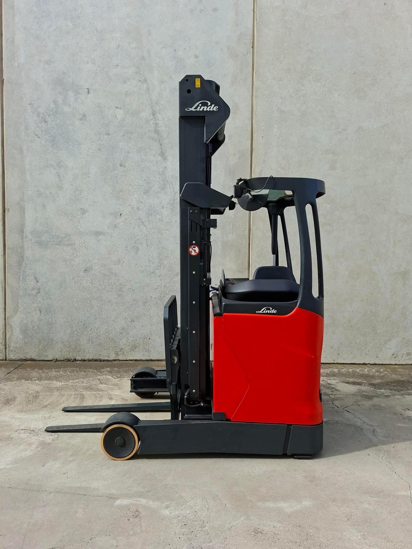 Linde R14 reach truck, photo 1