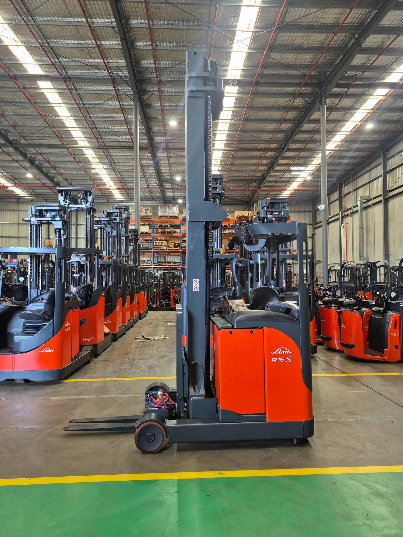 Linde R16HD reach truck, photo 1