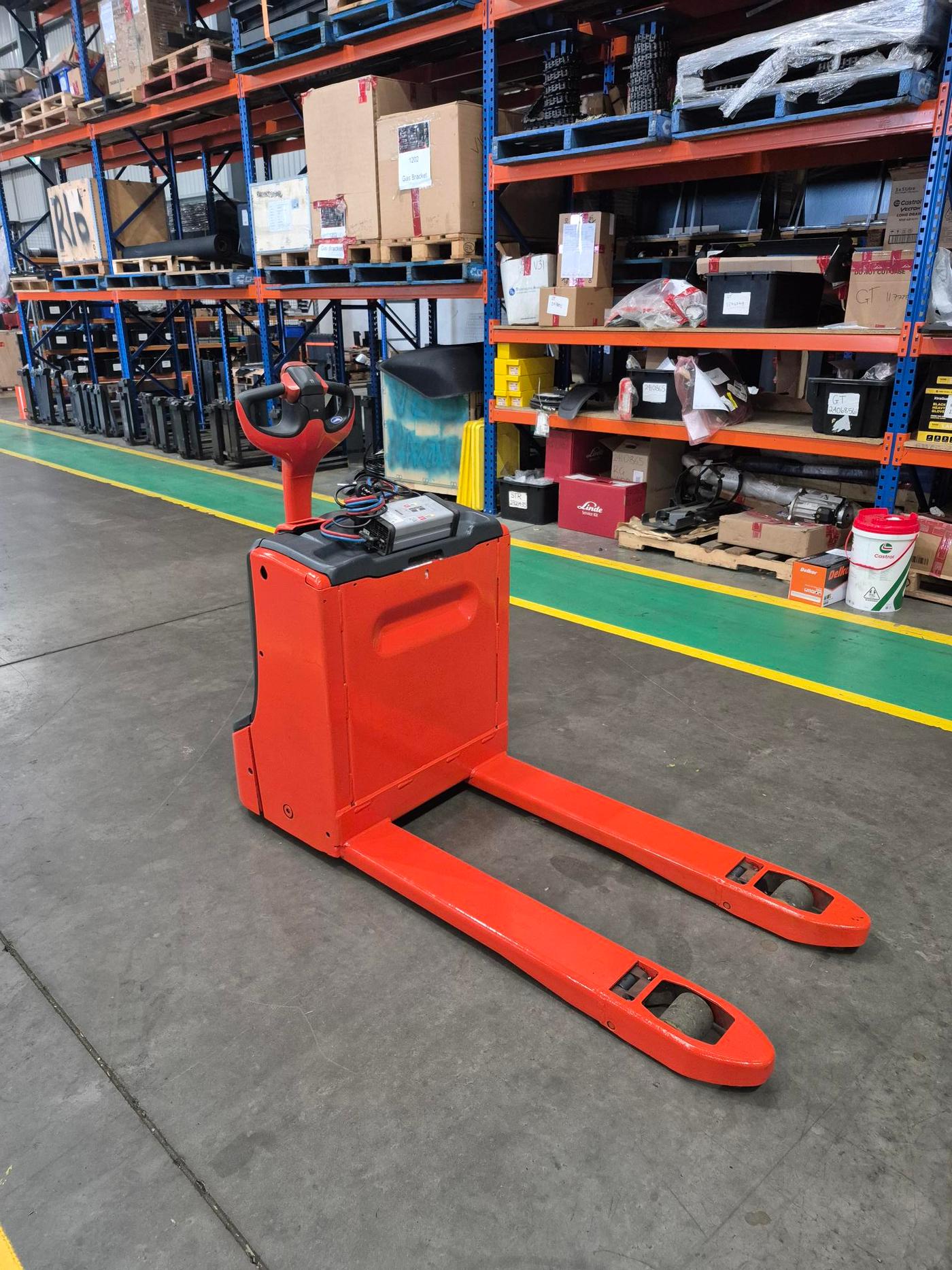 Linde T16 pallet truck, photo 1