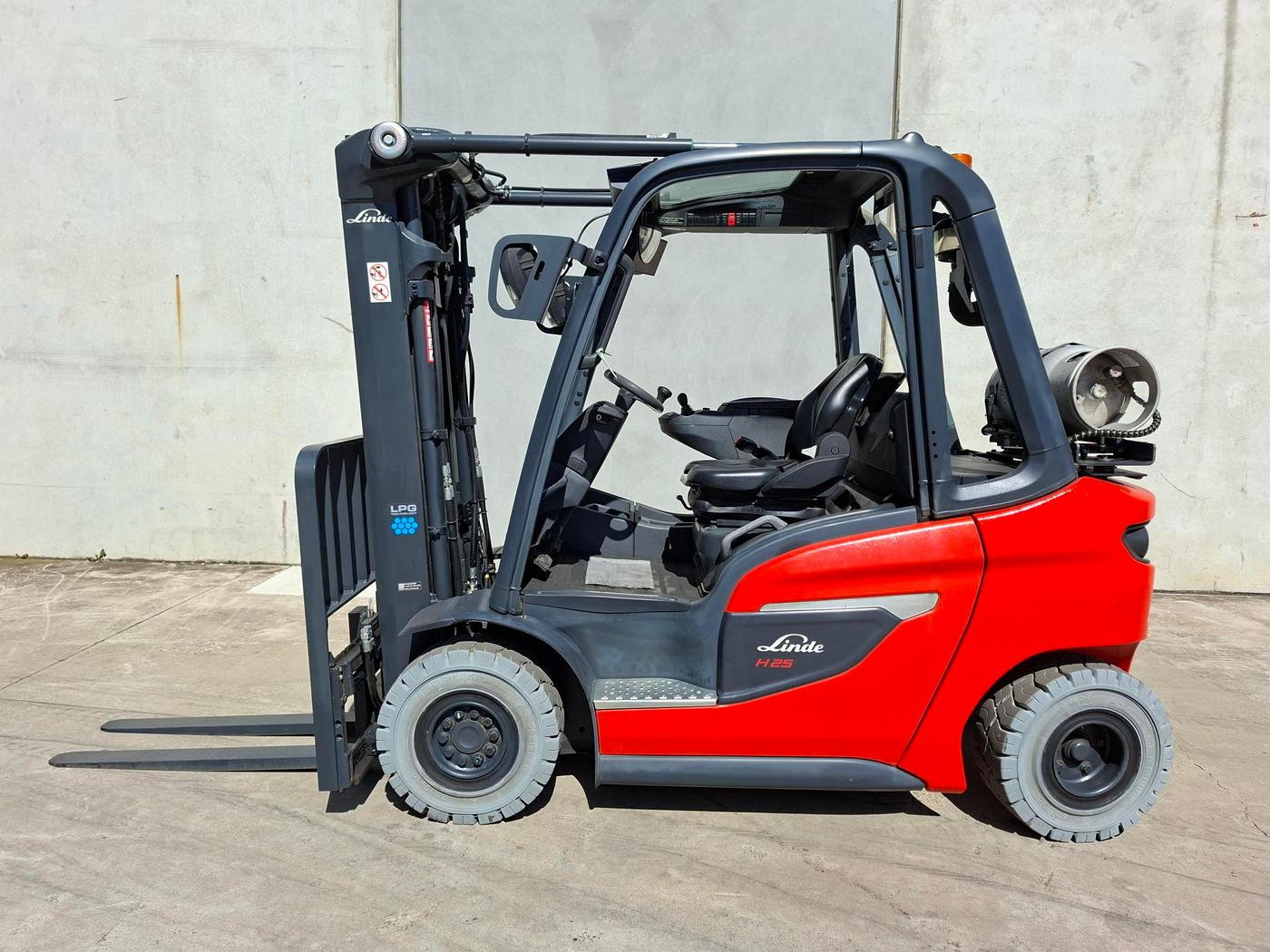 Linde H20T LPG forklift, photo 1