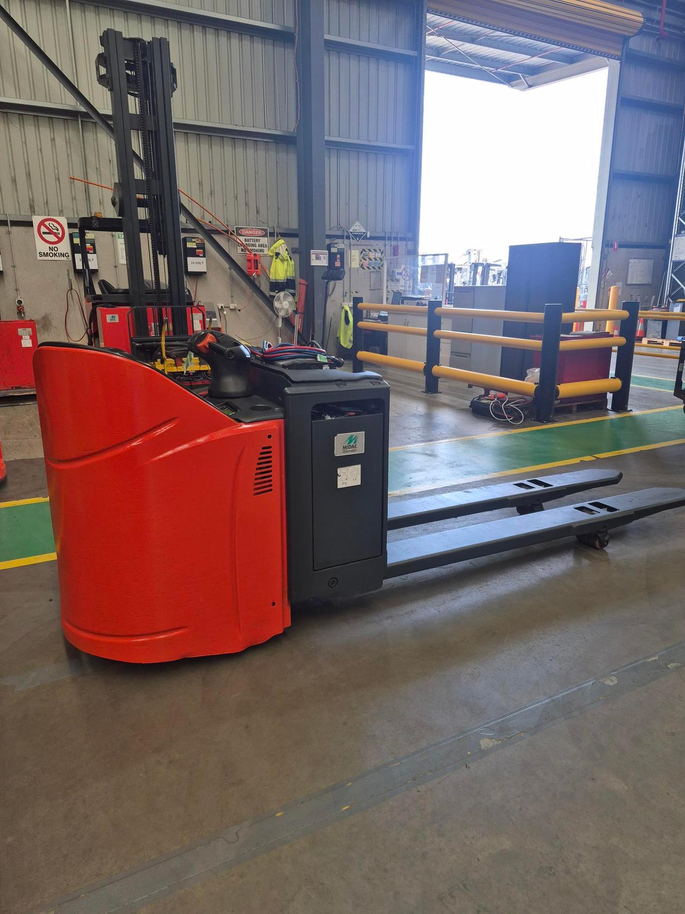 Linde T20SP pallet truck, photo 1