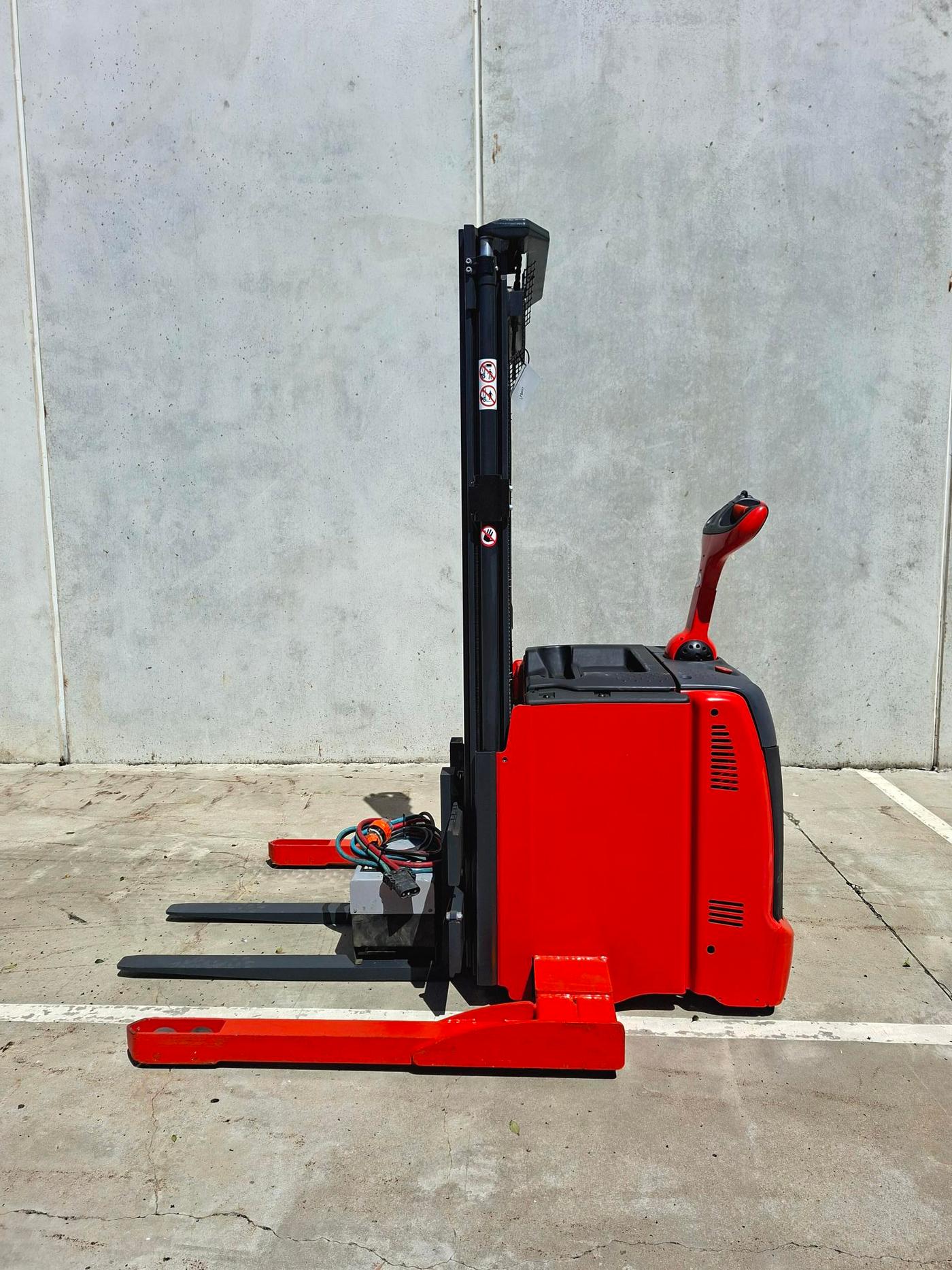 Linde L16AS pallet stacker, photo 1