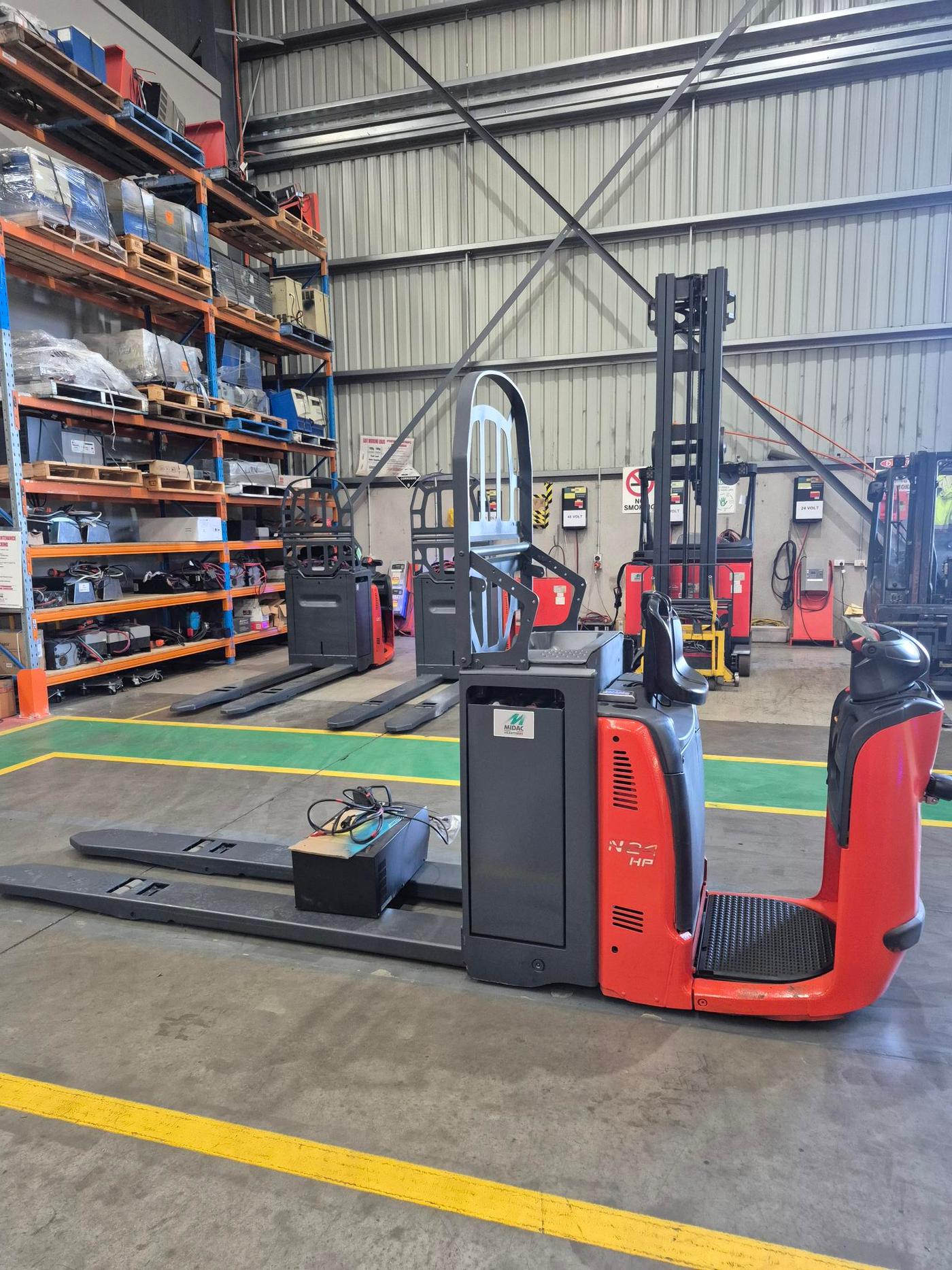 Linde N24HP order picker, photo 1