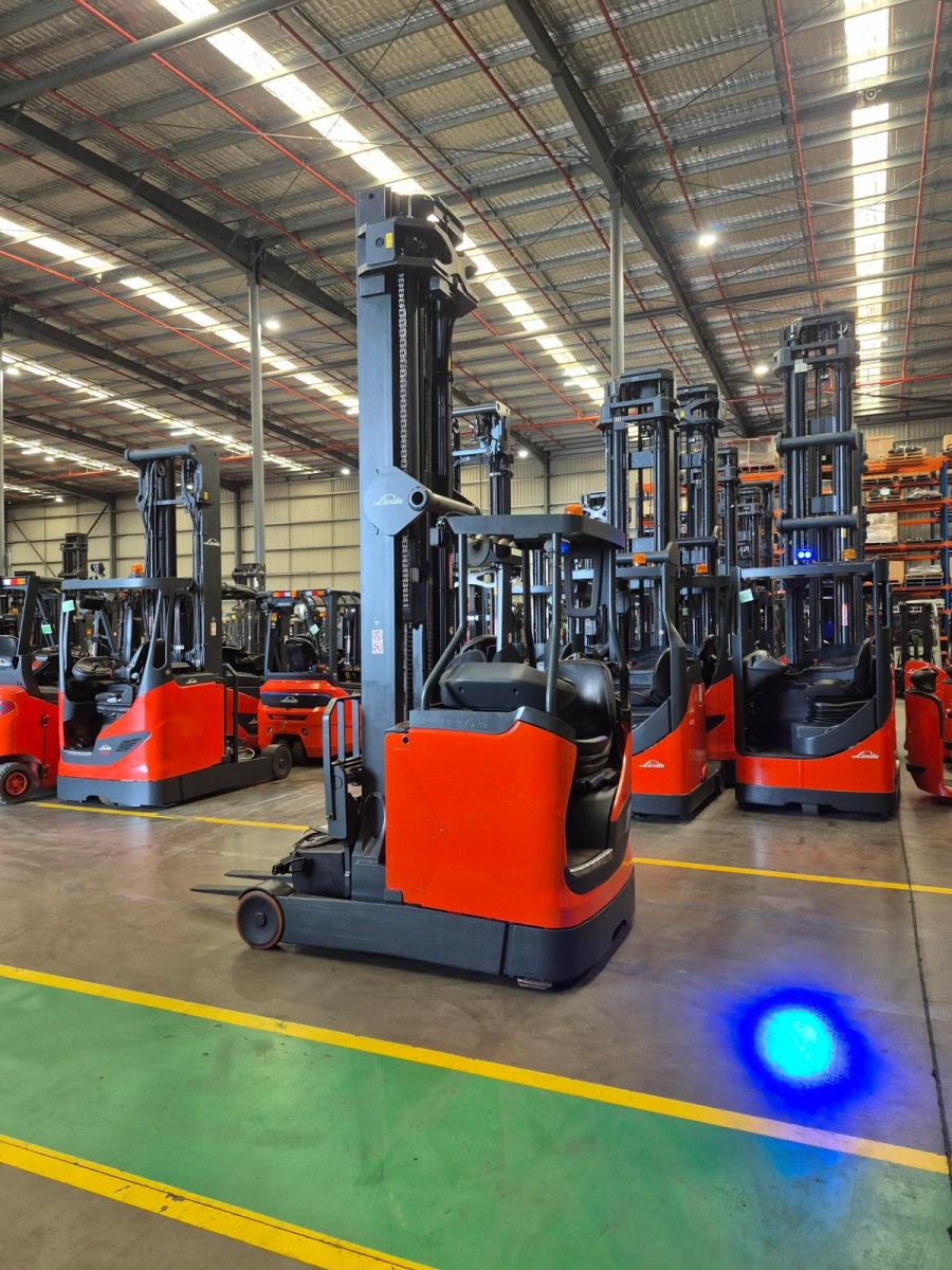Linde R16HD reach truck, photo 1, stock U45980V