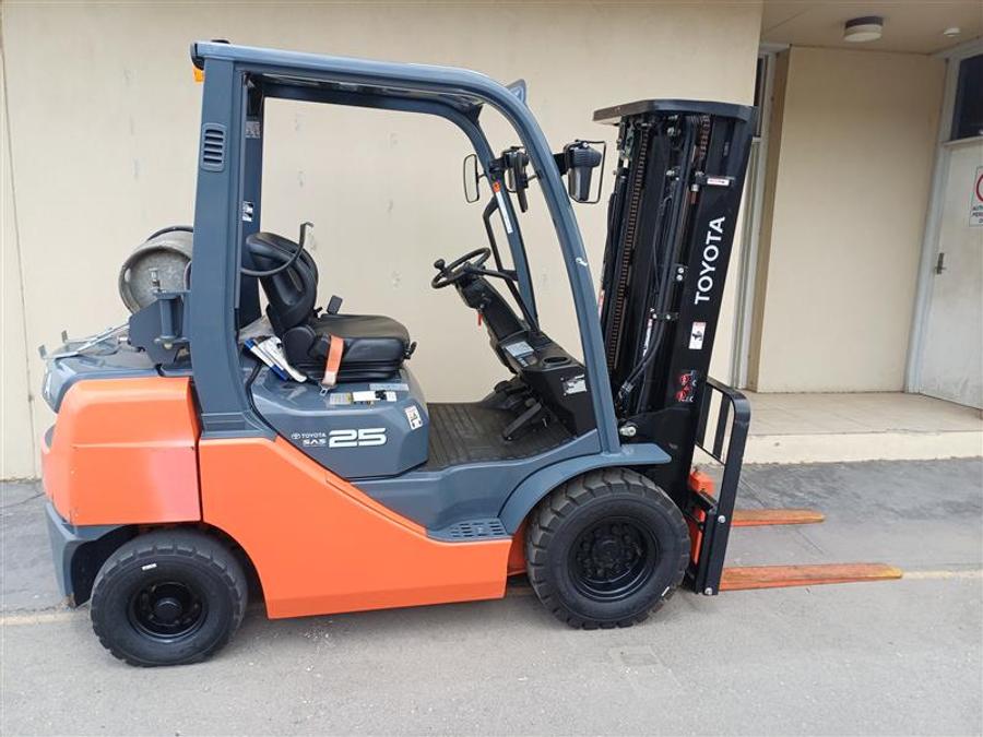 Toyota 32-8FG25 LPG forklift, photo 1, stock U508535S