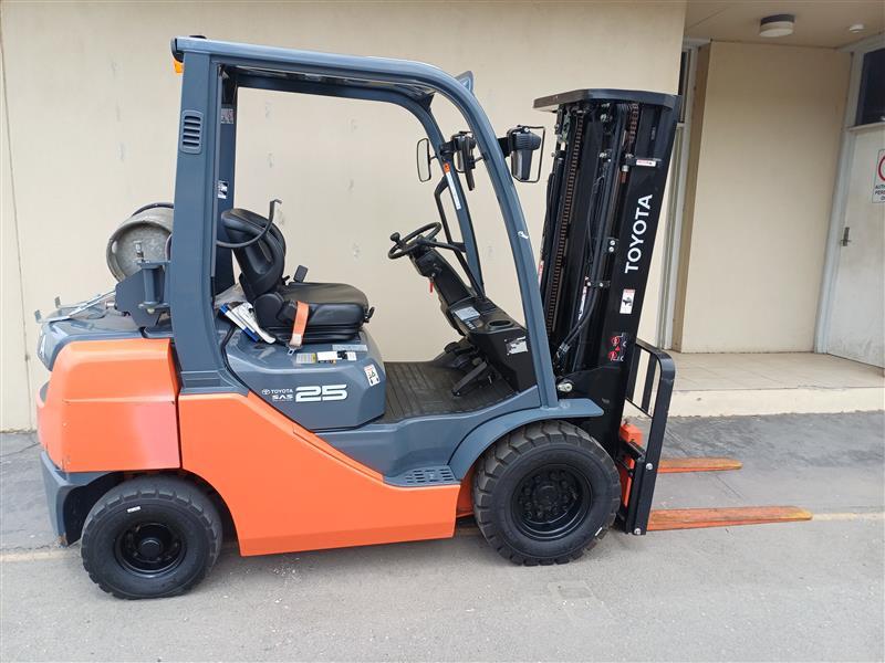 Toyota 32-8FG25 LPG forklift, photo 1, stock U508535S