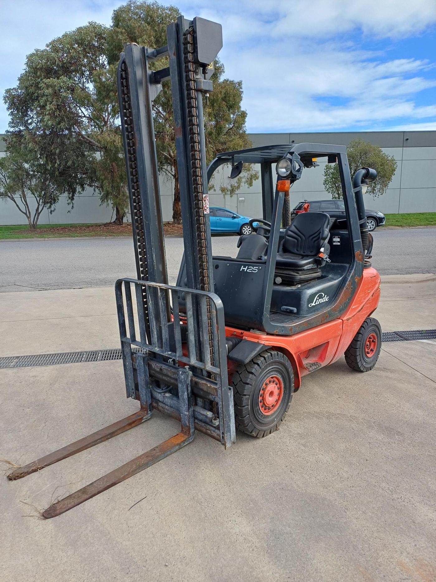 Linde H25T LPG forklift, photo 1