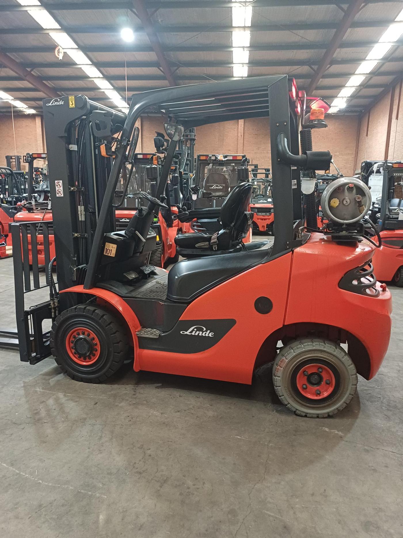 Linde H25T LPG forklift, photo 1