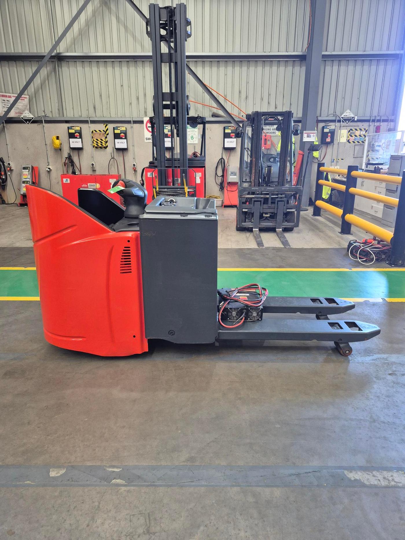 Linde T20SP pallet truck, photo 1