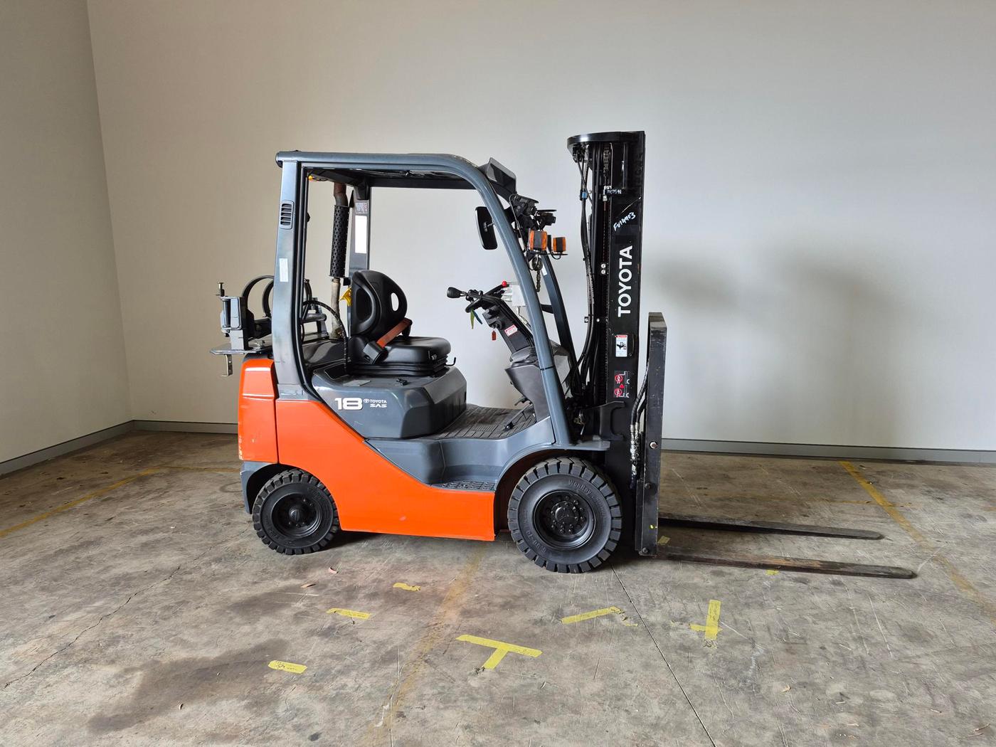 Toyota 8FG18 LPG forklift, photo 1