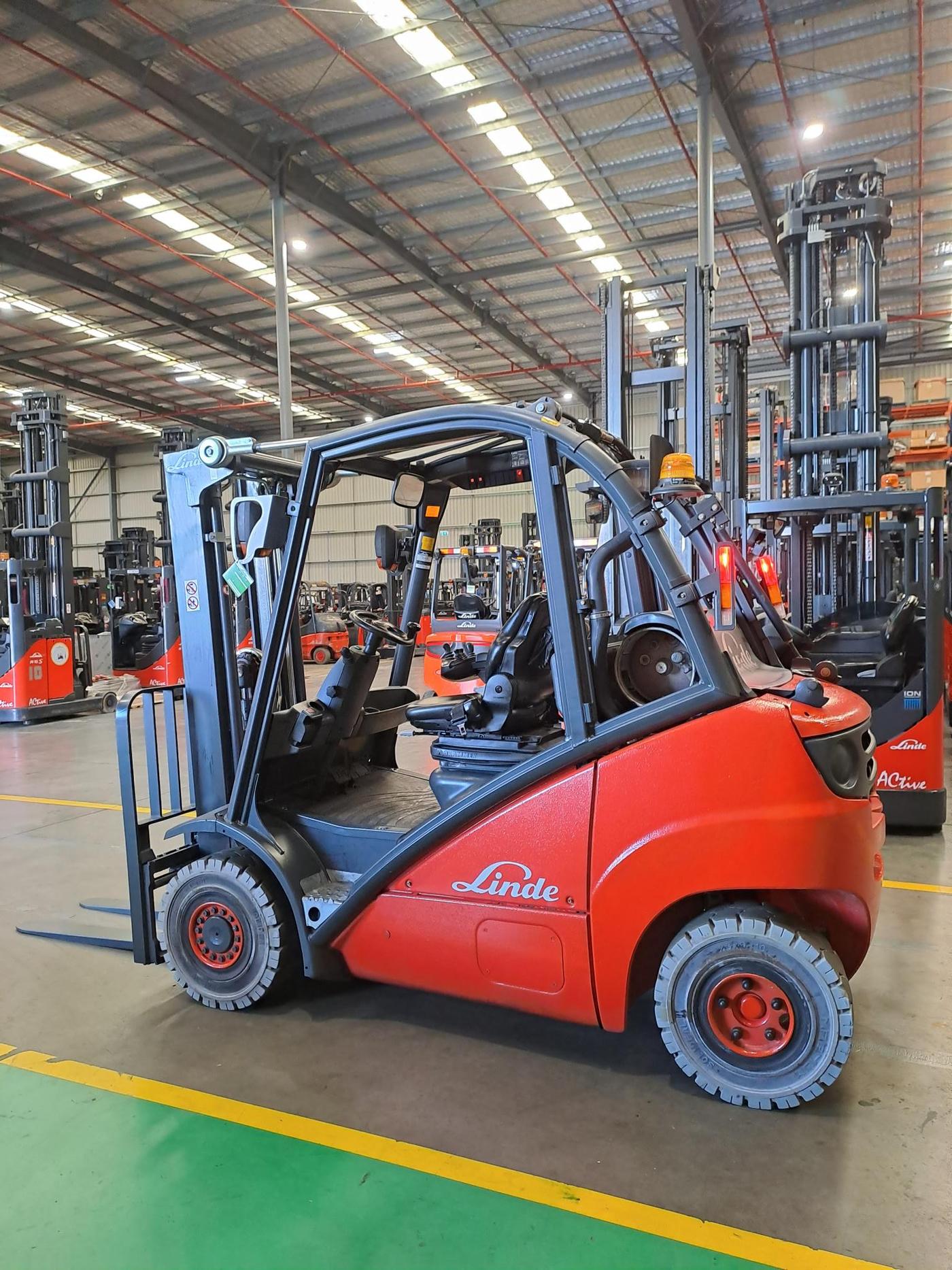 Linde H25T LPG forklift, photo 1