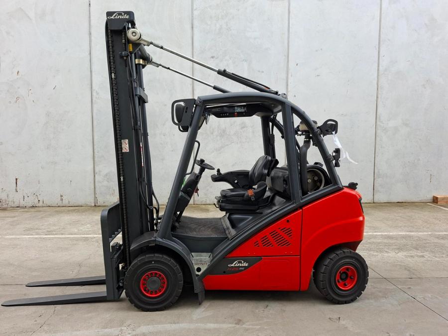 Linde H25 available for hire