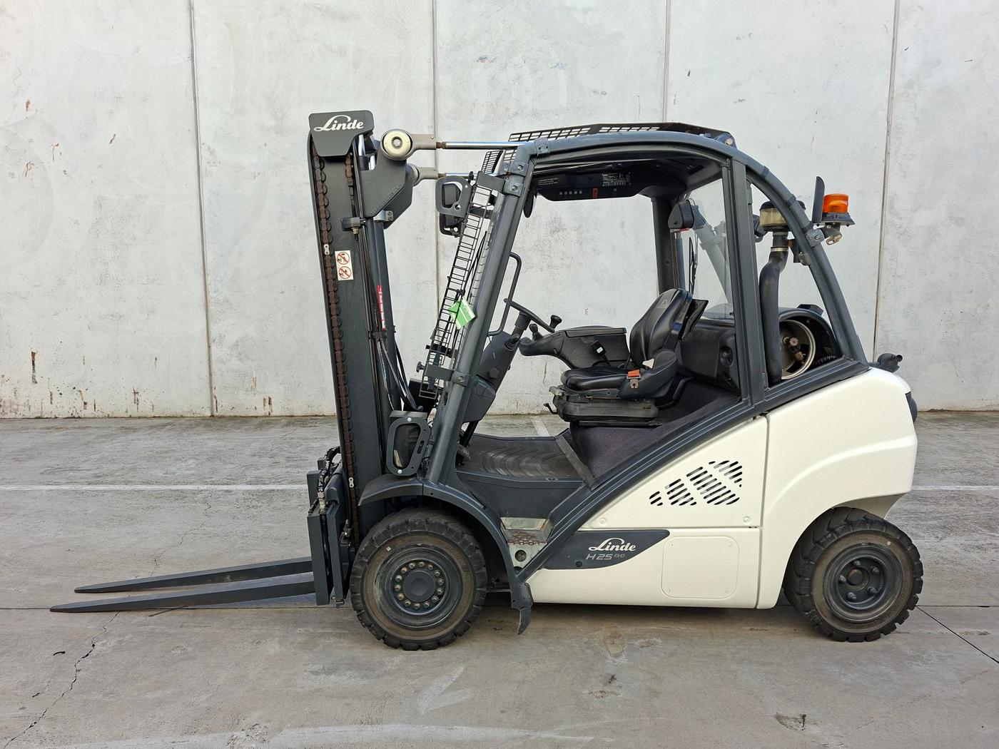 Linde H25T LPG forklift, photo 1