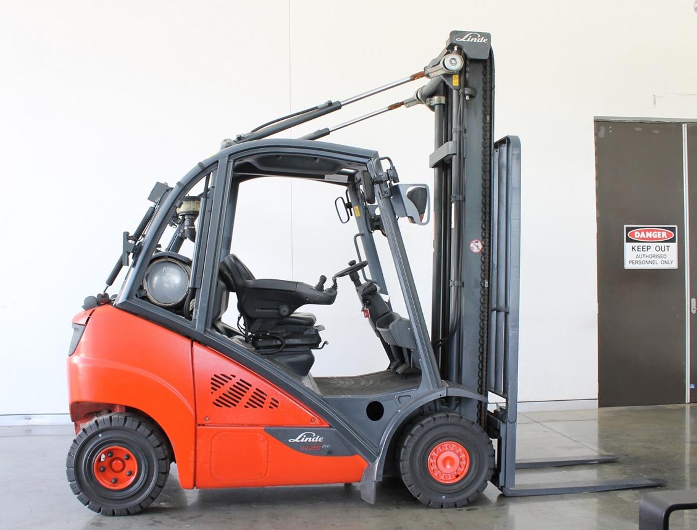 Linde H25T LPG forklift, photo 1