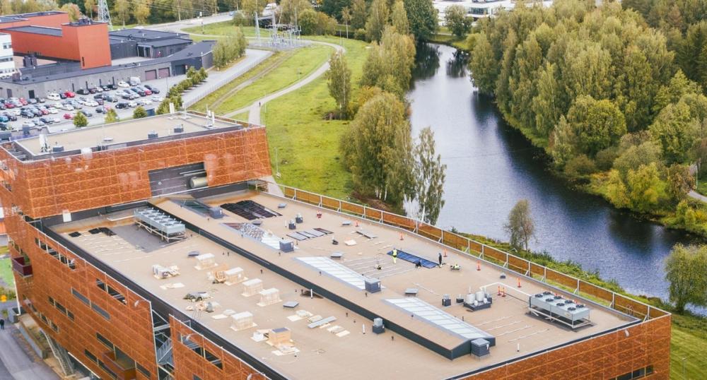Autamme asiakkaitamme tekemään parempia valintoja.
