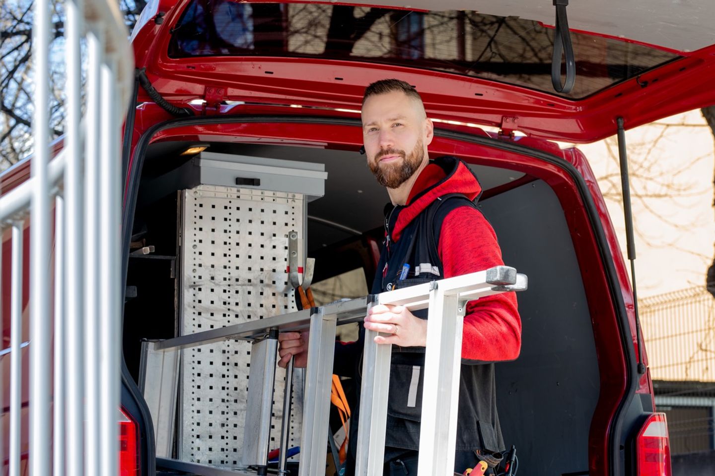 Kahdeksan Nimlaksen yritystä Komu Homesin kumppaniksi – tavoitteena asumisviihtyvyys ja kiinteistöjen arvon turvaaminen