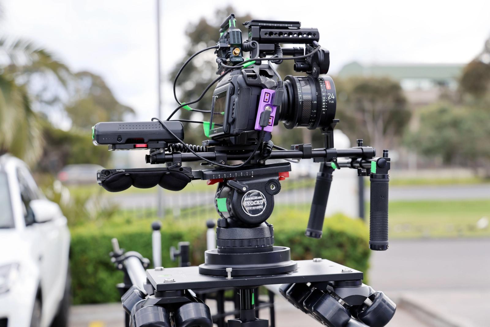 Professional camera rig for outdoor filmmaking
