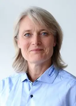 Portræt af Lone Fuhlendorff der er chef for HR og økonomi hos Sundolitt Danmark