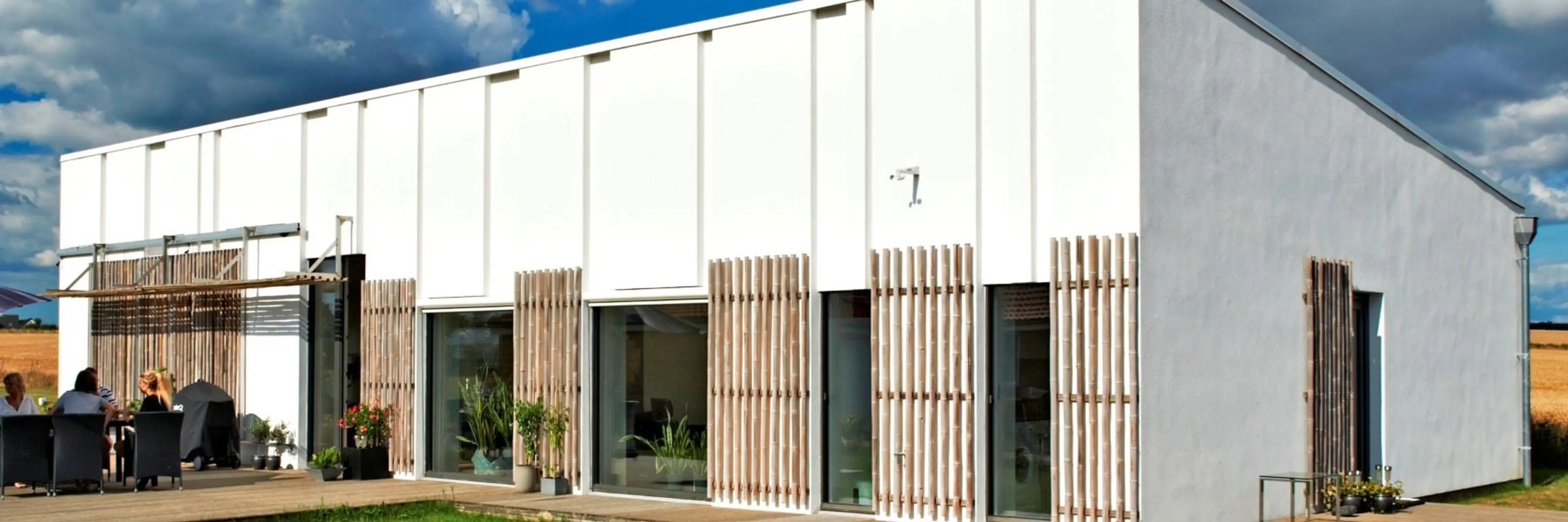 Foto af Sundolitt Climate House, som er opført med Sundolitts produkter og efter mange år i brug stadig har meget lave udgifter til opvarmning